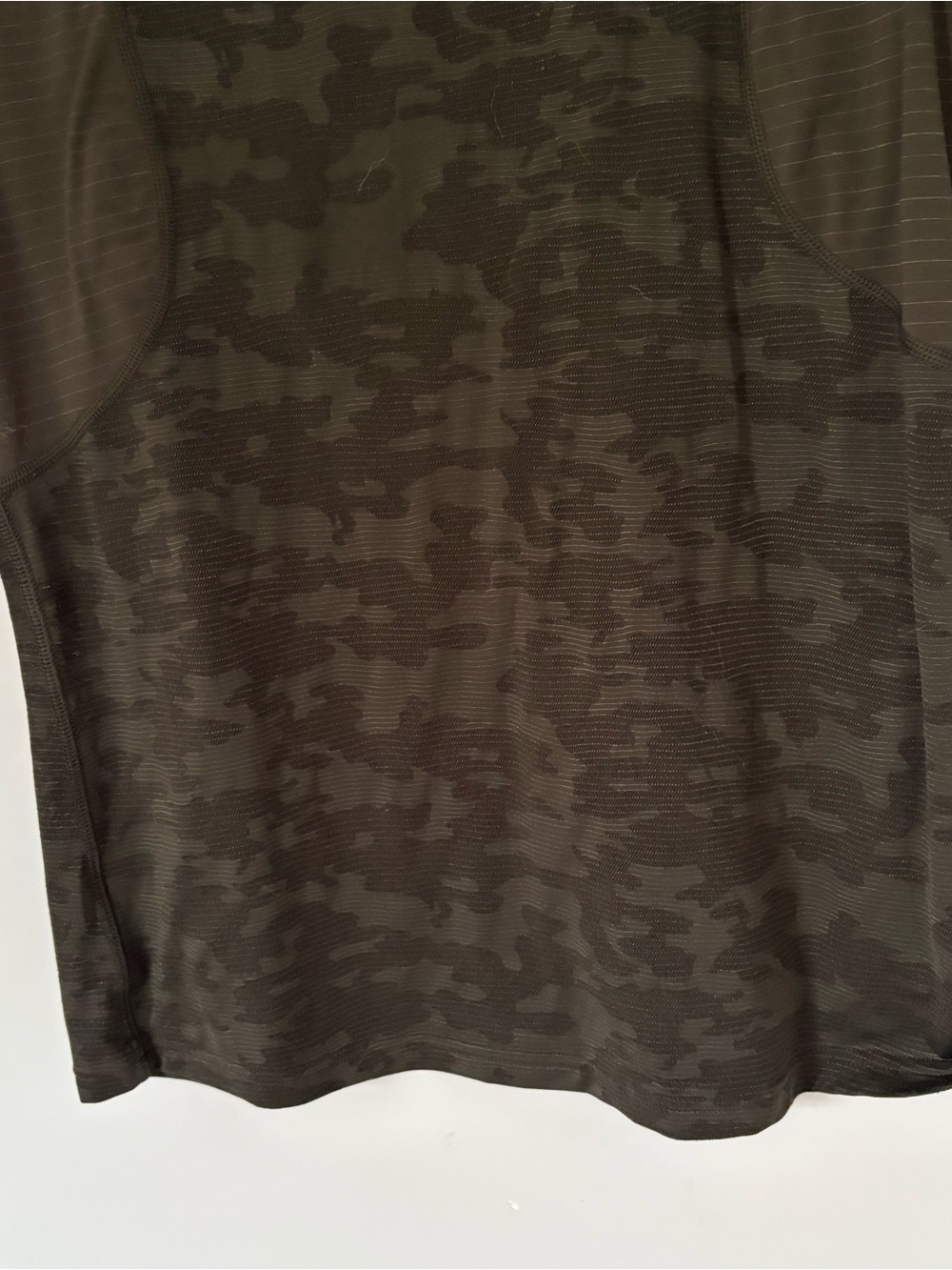 Lululemon Camo Short Sleeve Activewear Top | Dark Olive Green Camouflage Size 8 - Picture 4 of 5